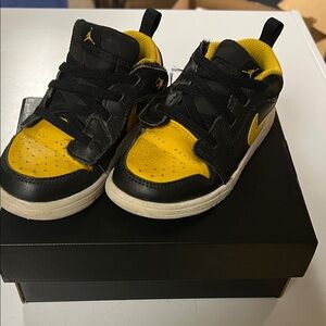 Nike Kids Sneakers in Black and Yellow, Jordan 1 Low Alt, Toddler size 9